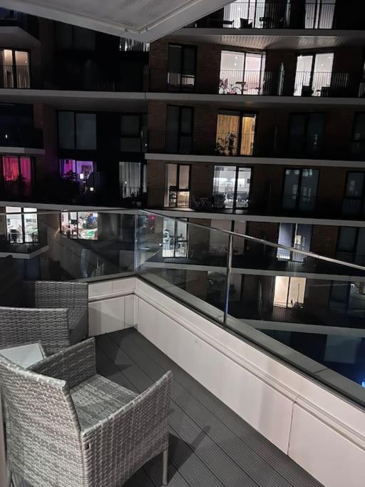 Stylish Apartment Docklands ลอนดอน ภายนอก รูปภาพ