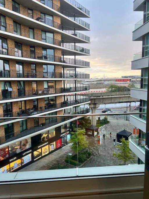 Stylish Apartment Docklands ลอนดอน ภายนอก รูปภาพ